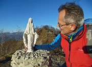 01 Alla Madonnina del Costone (1195 m), posta nel 2015 dal CAI di Alzano 